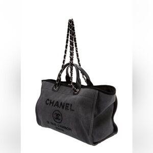 CHANEL medium Deauville shopping tote